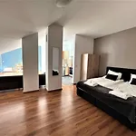 Local Hotel, Bw Signature Collection Hotel apartamentowy