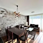 Local Hotel, Bw Signature Collection Hotel apartamentowy 3*