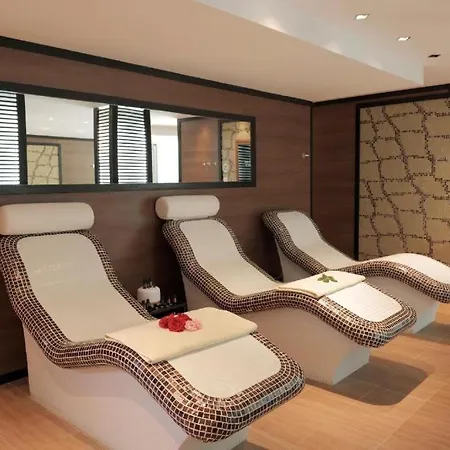 Local Hotel, Bw Signature Collection 3* バンスコ