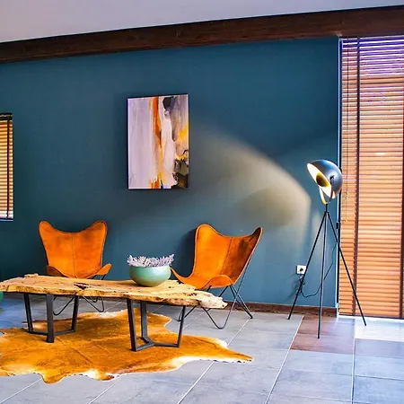 Local Hotel, Bw Signature Collection 3* バンスコ