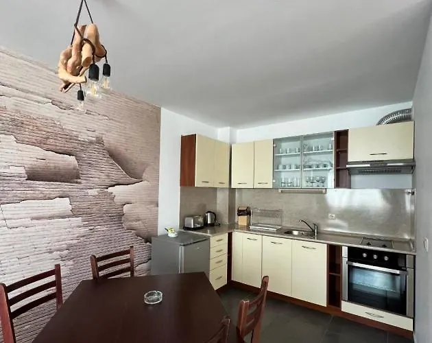 Local Hotel, Bw Signature Collection 3* バンスコ