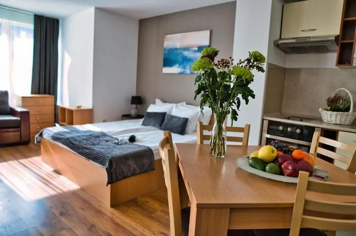 Local Hotel, Bw Signature Collection アパートホテル バンスコ