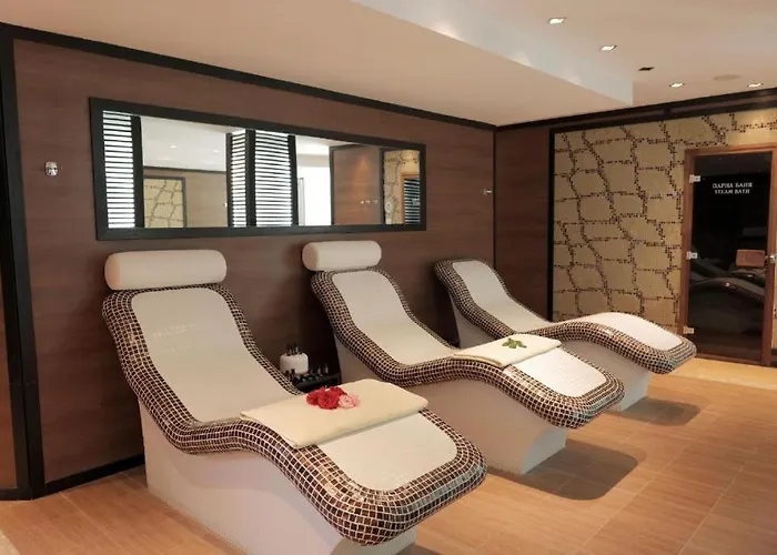 Local Hotel, Bw Signature Collection 3* バンスコ