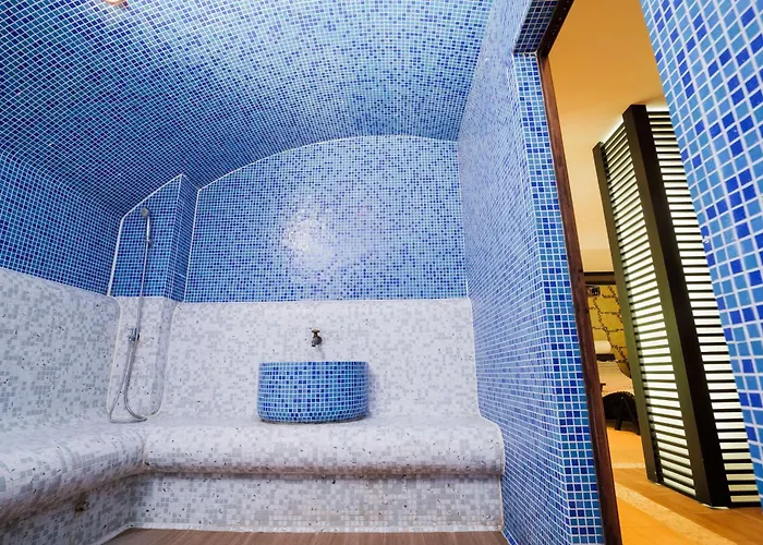 Local Hotel, Bw Signature Collection 3* バンスコ